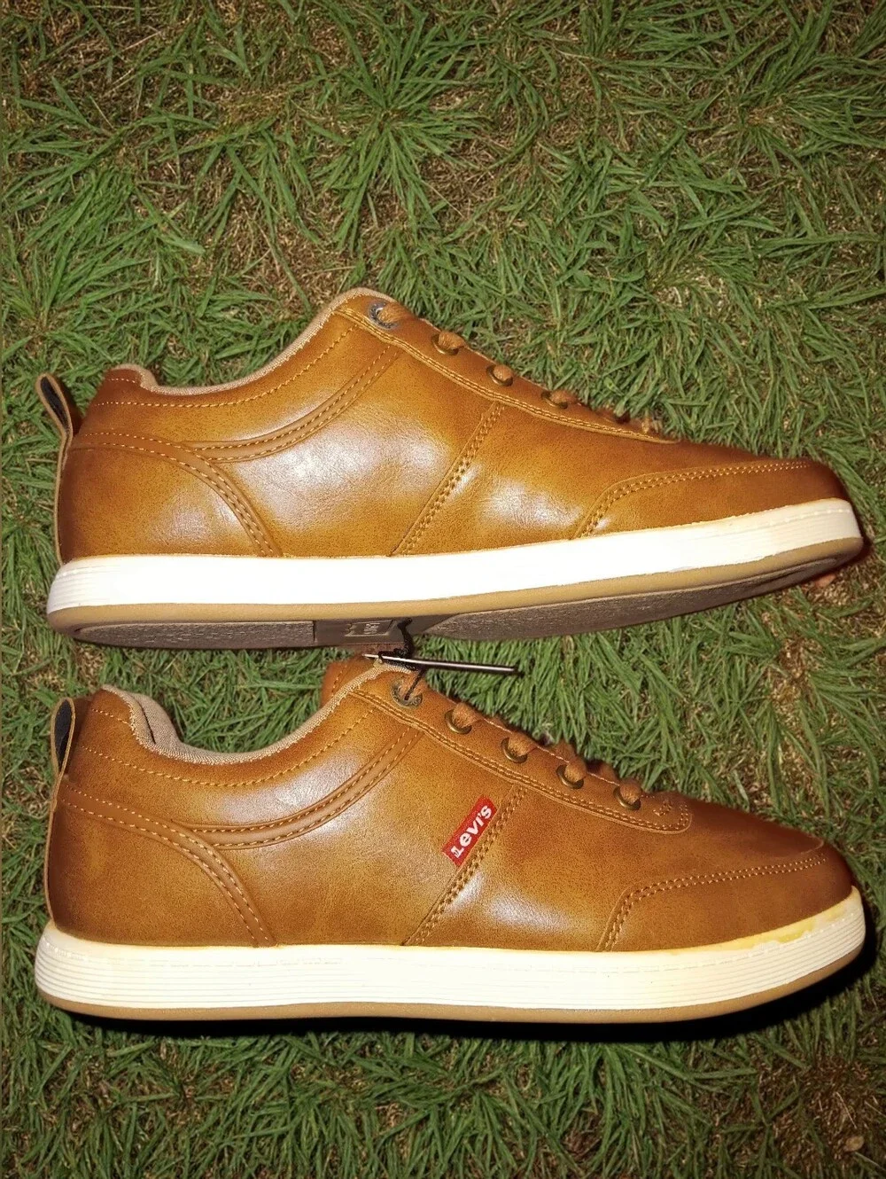 Levis sleek low